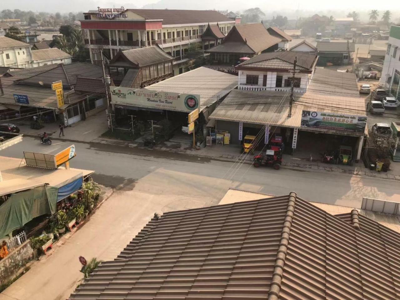 Pangu Hotel - 盘古酒店 Vang Vieng Exteriör bild