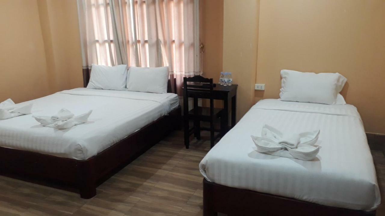 Pangu Hotel - 盘古酒店 Vang Vieng Exteriör bild